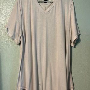 Simple and flattering t-shirts-white